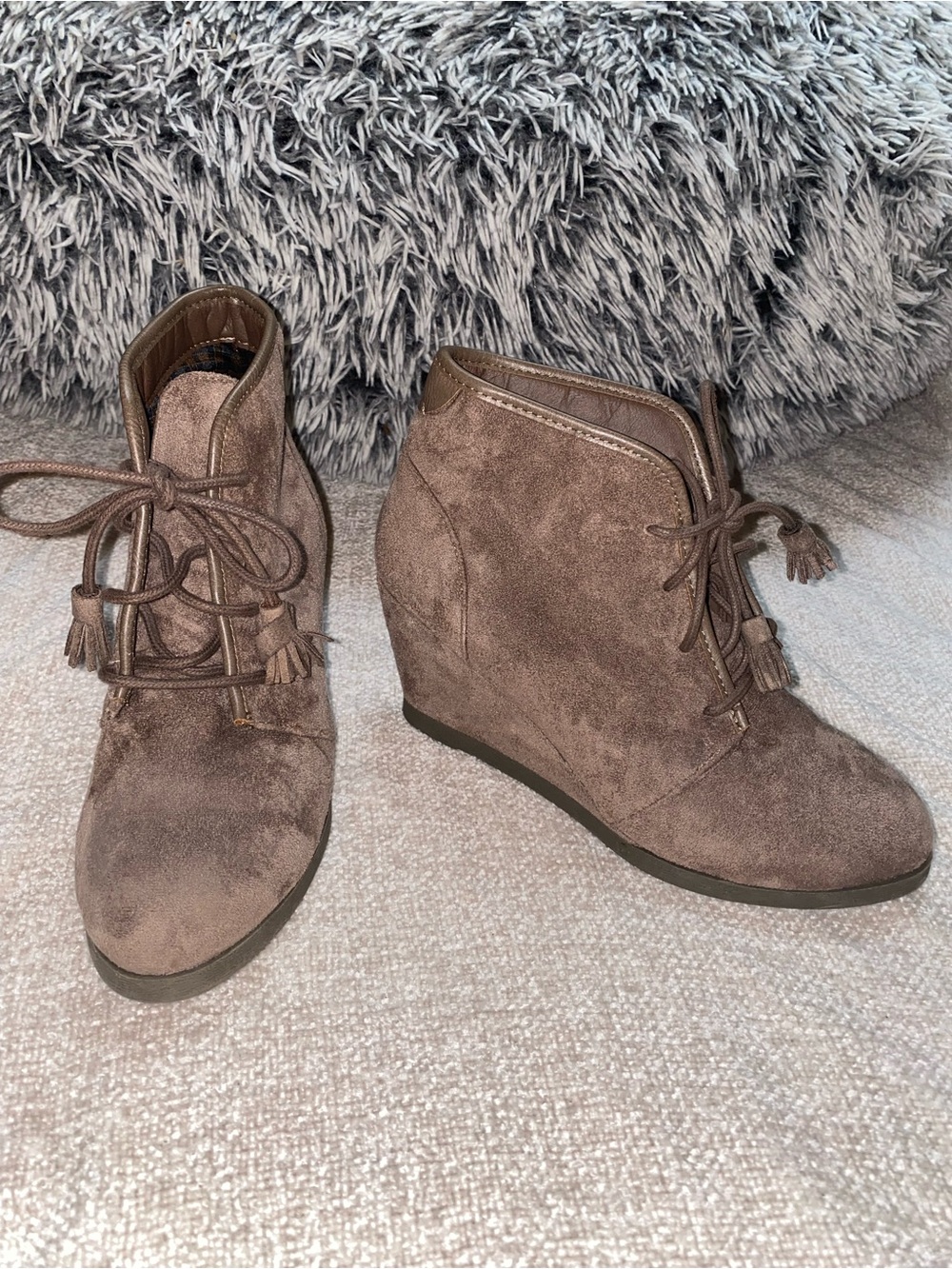 Madden Girl Dallyy Taupe Faux Suede Lace Up Wedge Booties Size 7.5